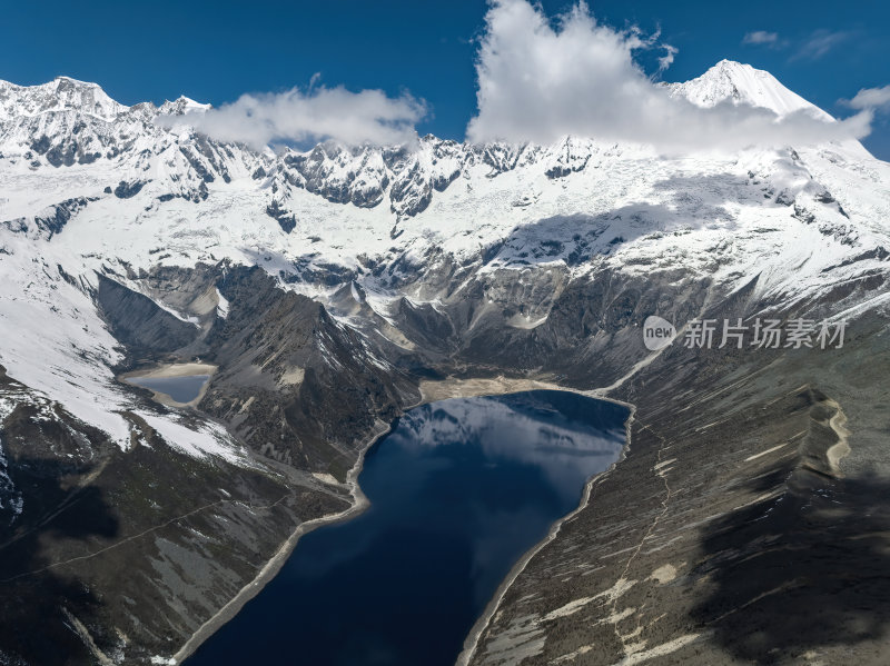 西藏山南洛扎秘境库拉岗日白马林措航拍