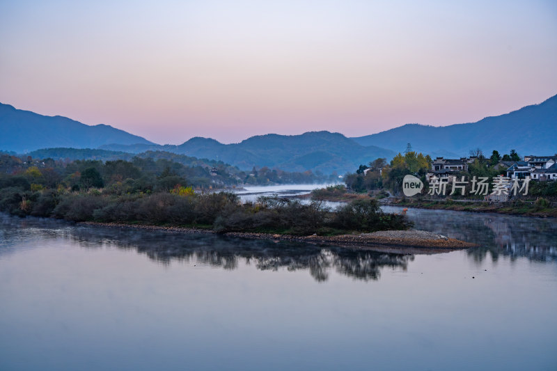 航拍安徽宣城泾县桃花潭风景区老街村庄