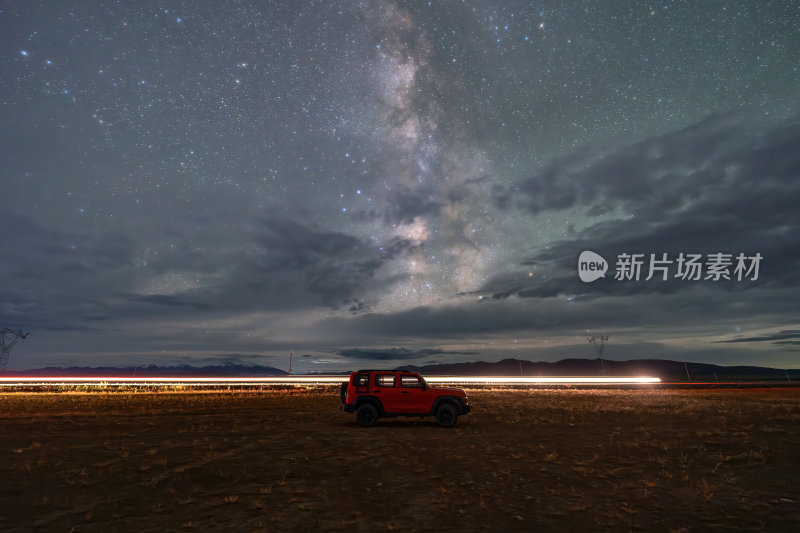 西藏阿里冈仁波齐荒原夜色与银河星空