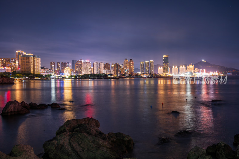 大连星海湾夜景摩天大楼繁华的灯光