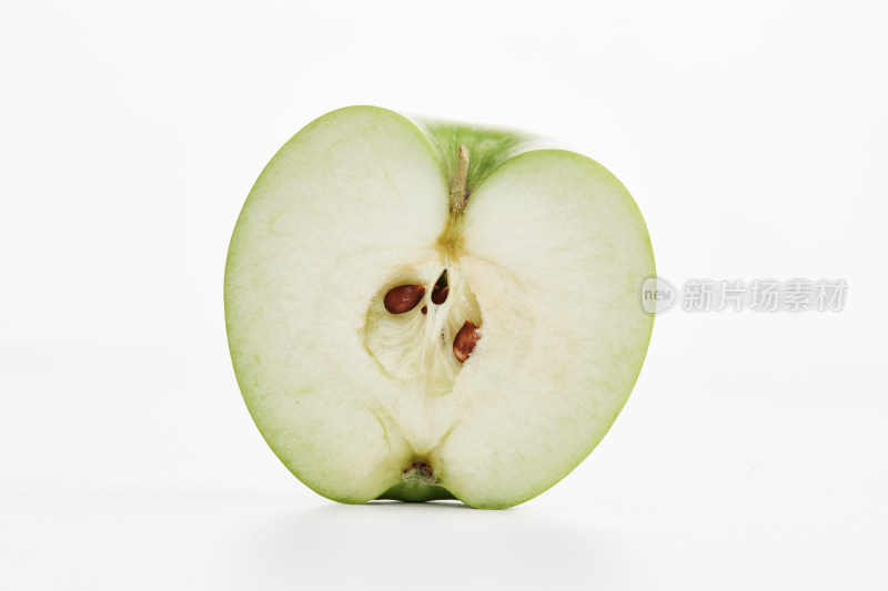 白色背景上摆放的新鲜苹果