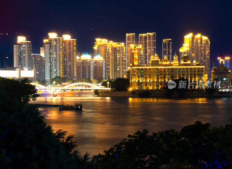 福州解放大桥和中洲岛城市天际线夜景