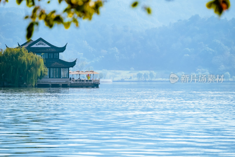 冬日晴朗的午后，浙江宁波东钱湖户外风光