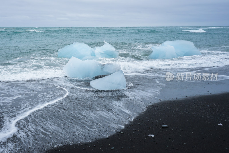 冰岛，钻石沙滩/黑沙滩，晶莹剔透的冰块