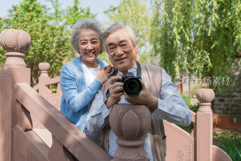 老年夫妻旅游