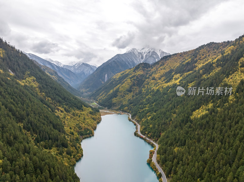 四川阿坝州九寨沟秋色网红瑶池高空航拍