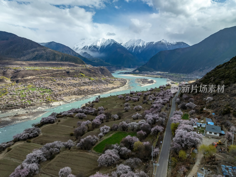 西藏林芝桃花节南迦巴瓦峰多雄拉云雾航拍