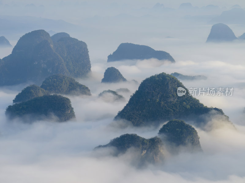 早晨的桂林喀斯特地貌山水云海