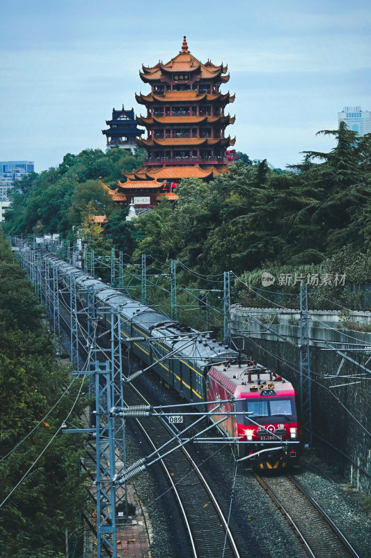 黄鹤楼与火车