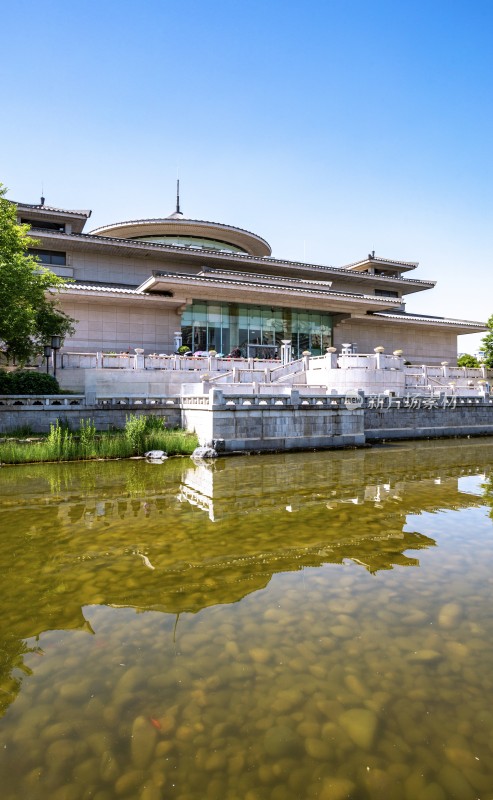 西安博物院水边中式风格建筑风景