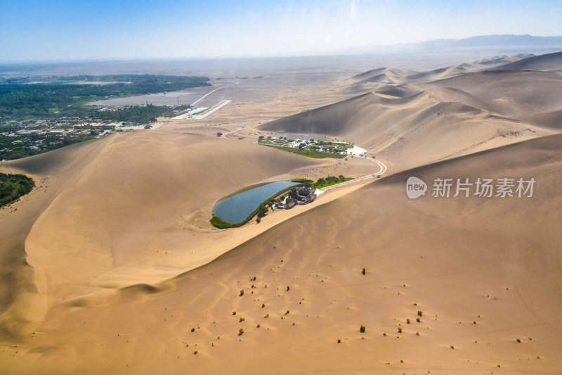 航拍月牙泉风景