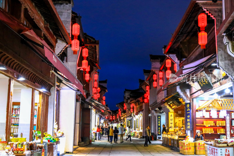 黄山屯溪老街河街夜景风光