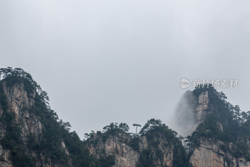 云海中的大明山