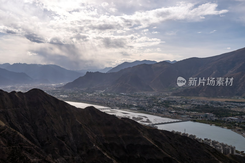 西藏拉萨南山公园远眺高原圣殿布达拉宫全景