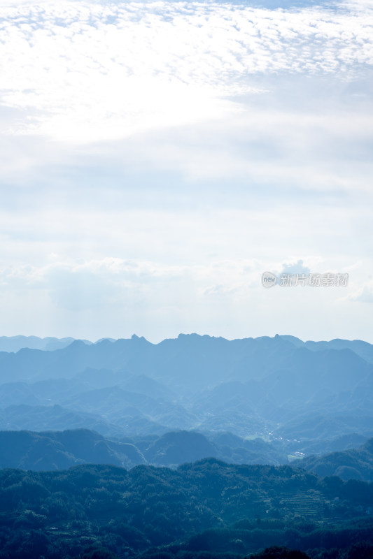 中国湖南张家界景区奇特山峰与茂密森林