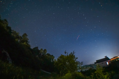 星空下的宁静夜晚