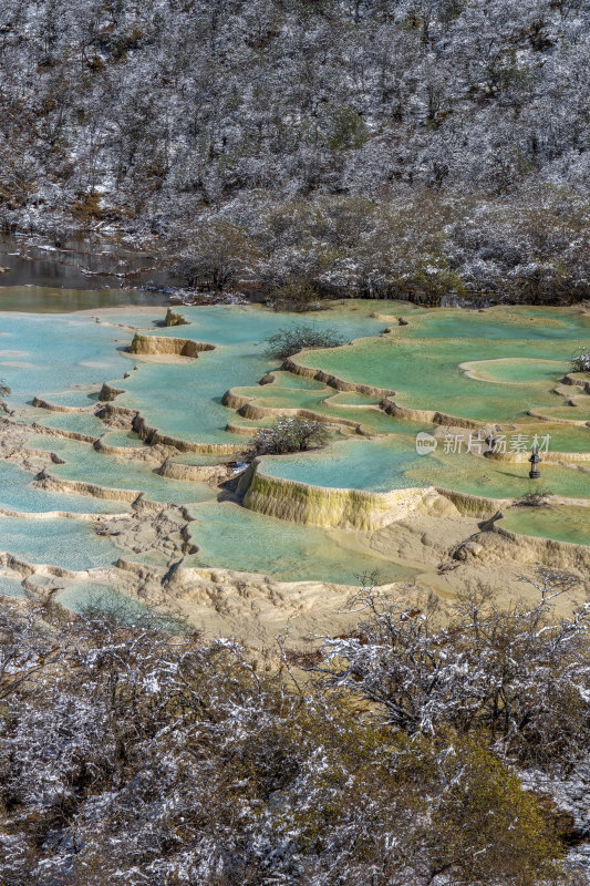 四川阿坝州黄龙秋色网红瑶池雪景