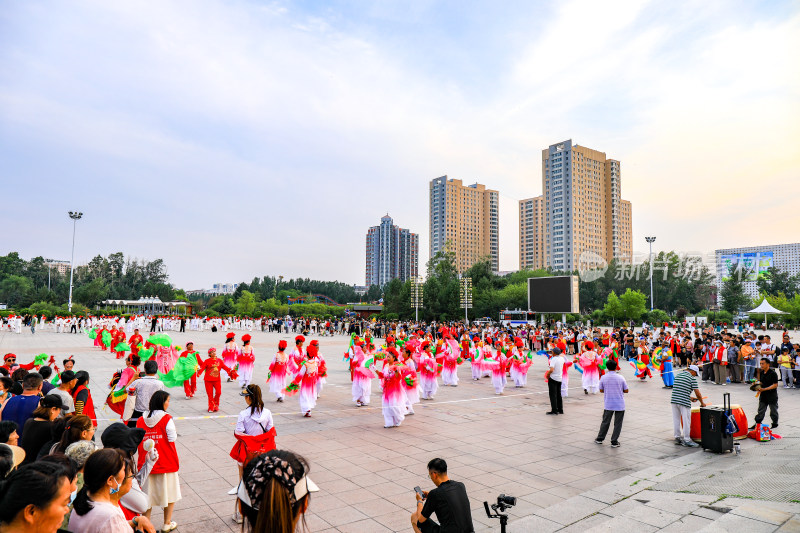 呼伦贝尔市成吉思汗广场文娱活动广场舞