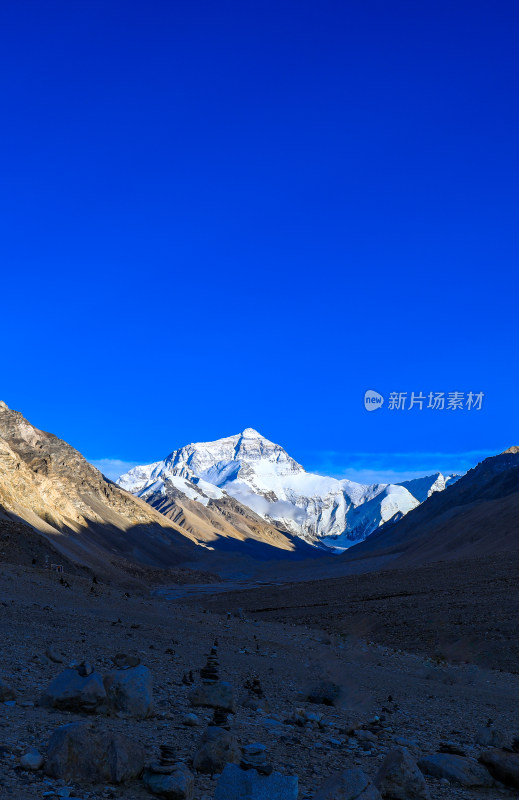 珠穆朗玛峰雪山