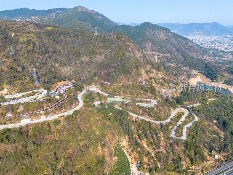 仙游大蜚山山间蜿蜒道路的航拍全景