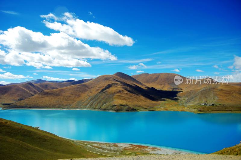 西藏圣湖羊卓雍错山水自然风景