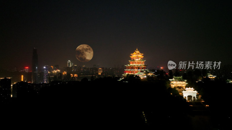 重庆中秋月亮照片中秋节满月城市月亮升起来