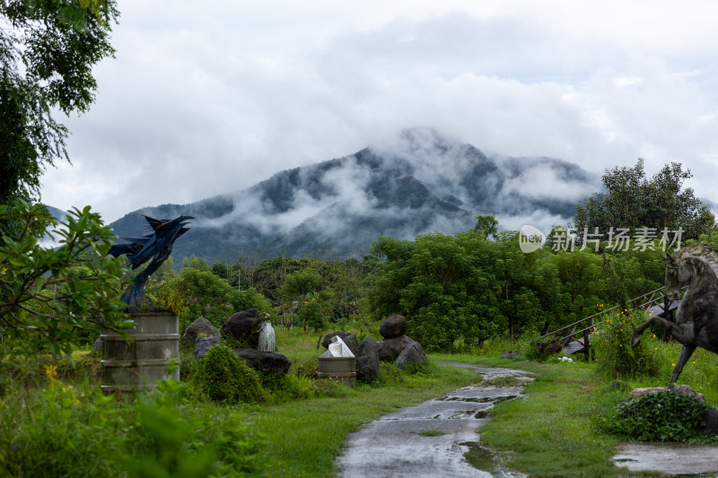 山间草地雕塑景观