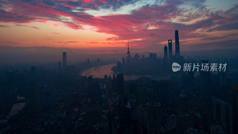 科幻感的上海城市火烧云