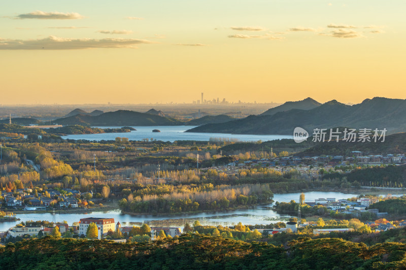 北京秋天怀柔水库与中国尊山水美景