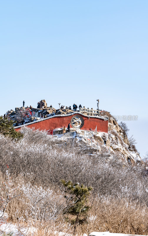 春雪后的泰安泰山风景区自然风光景点景观