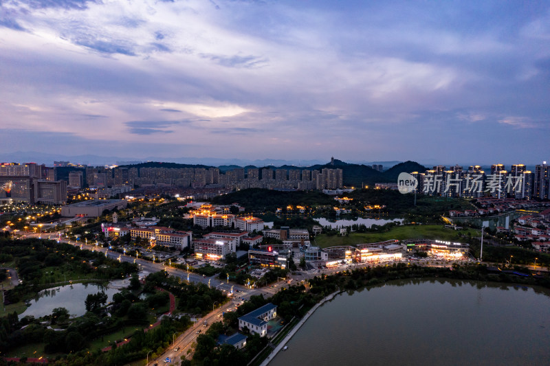 江西宜宾城市夜幕降临河流风景航拍图