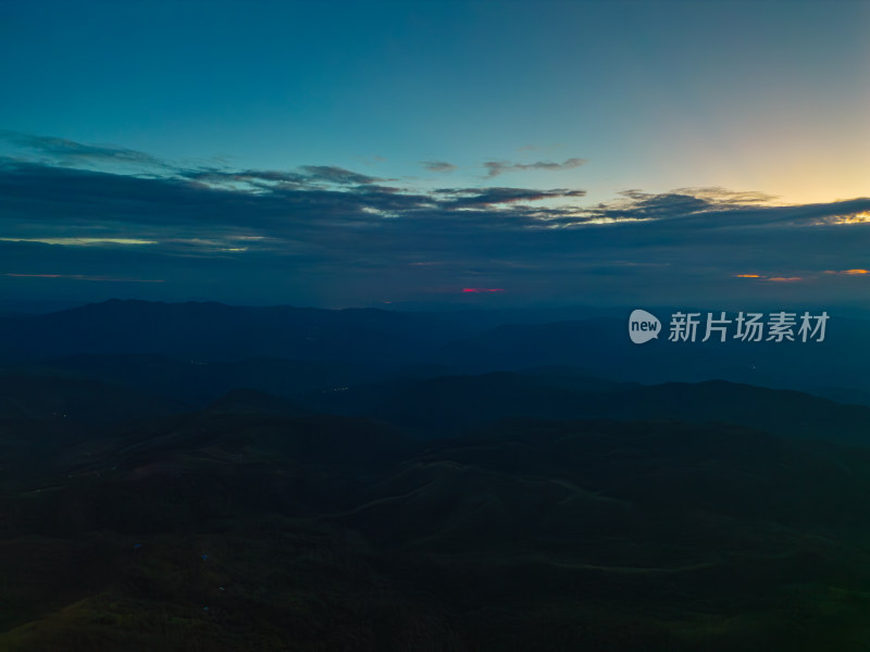 航拍日落时的夕阳天空景色