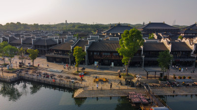 航拍夕阳照耀下的古建筑古民居长沙铜官窑