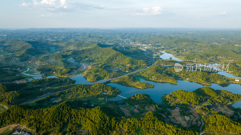 四川丘陵地貌湖泊水网