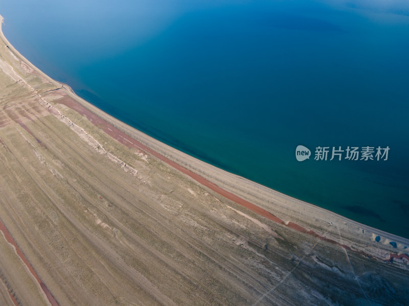 航拍西藏那曲尼玛县文布南村当惹雍措岸边