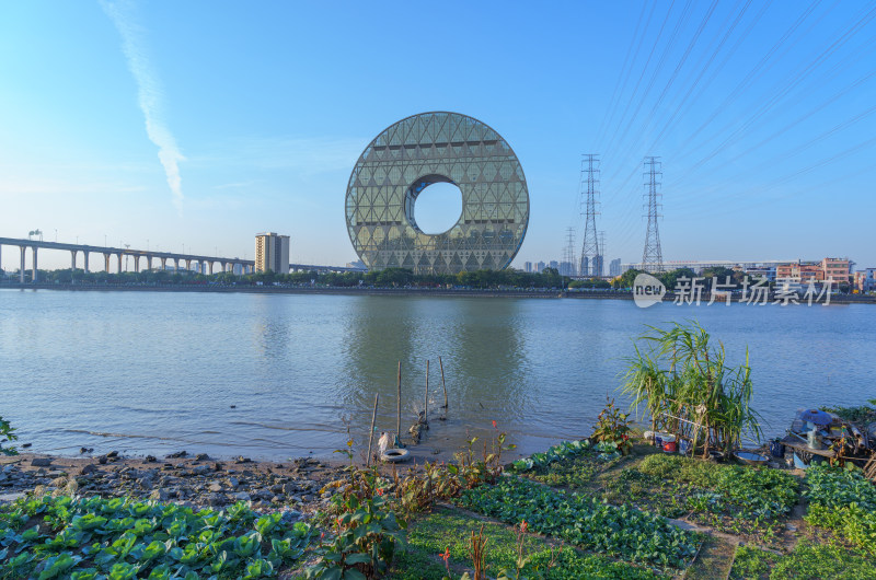 广州番禺东沙桥与珠江岸广州圆大厦