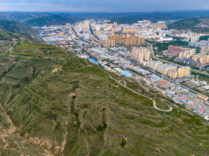 西北地区山区高山种植航拍图