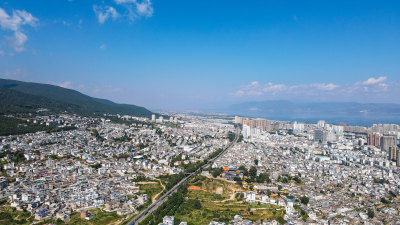 航拍大理下关城区有城市全景及周边水域风光