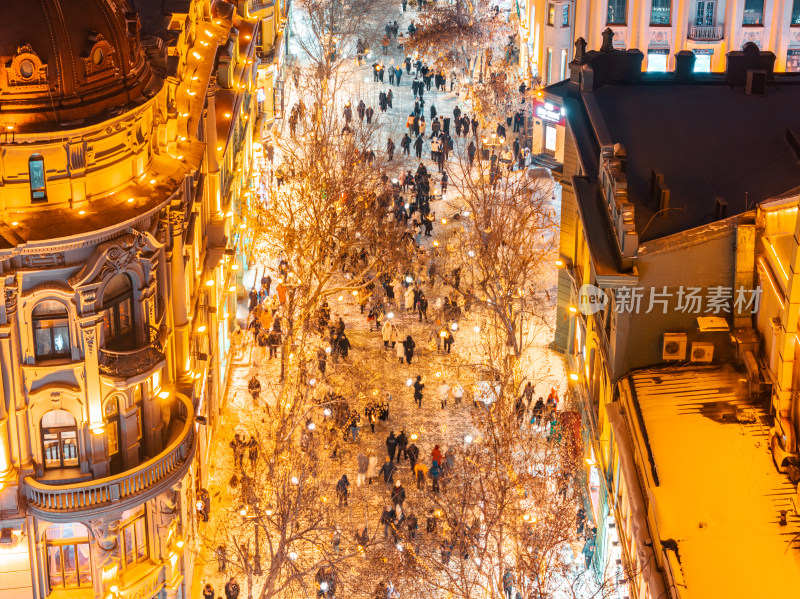 中国黑龙江哈尔滨中央大街夜晚雪景