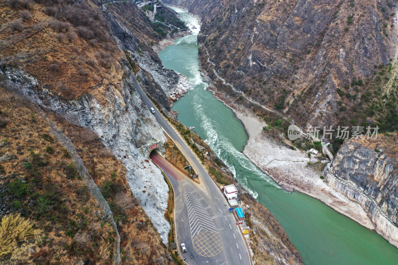 香格里拉上虎跳峡