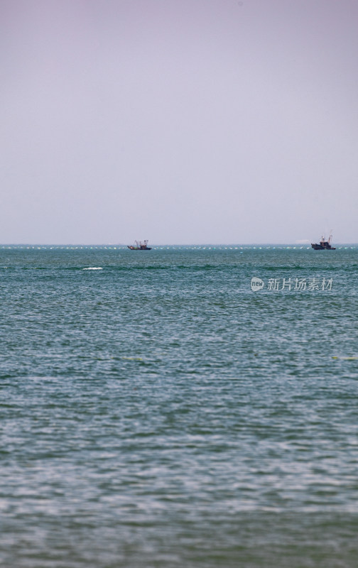 山东日照灯塔海滨海滩海天自然景观