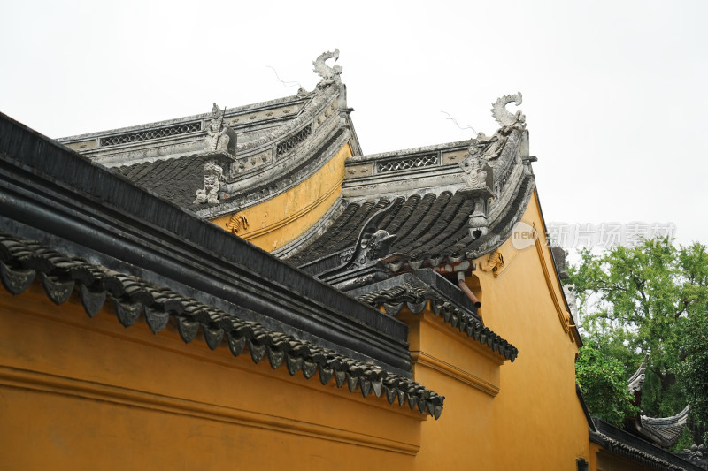 苏州定慧寺古建筑屋檐细节特写