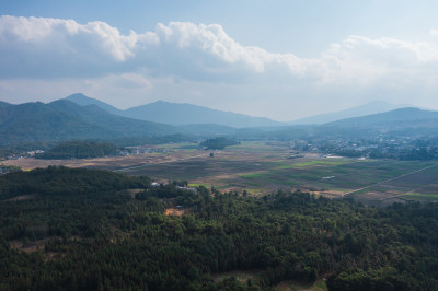 航拍腾冲火山地质公园附近山脉田园风光