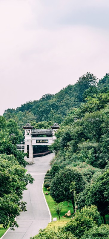 鄂州西山山林中式牌坊景观