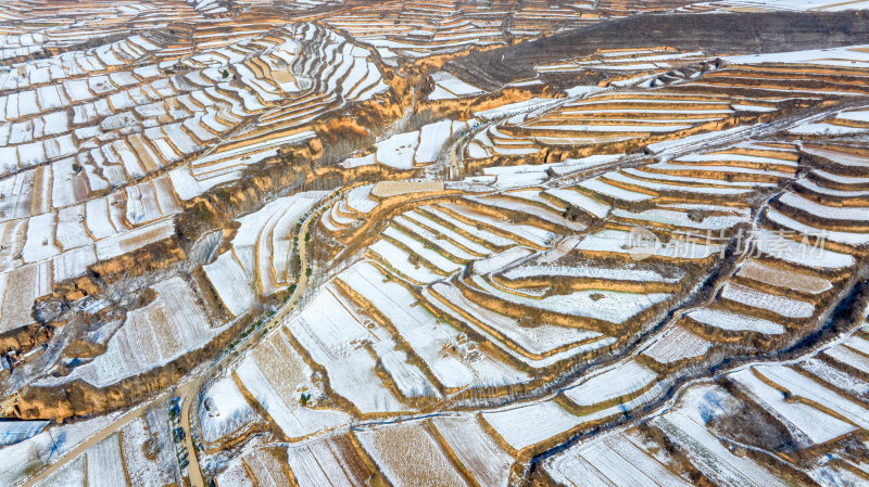 梯田航拍全景自然风景冬天下雪地形地理