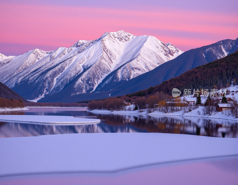 雪山湖泊粉紫色天空风景