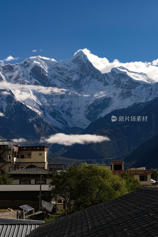 西藏林芝索松村南迦巴瓦峰雪山云海之巅