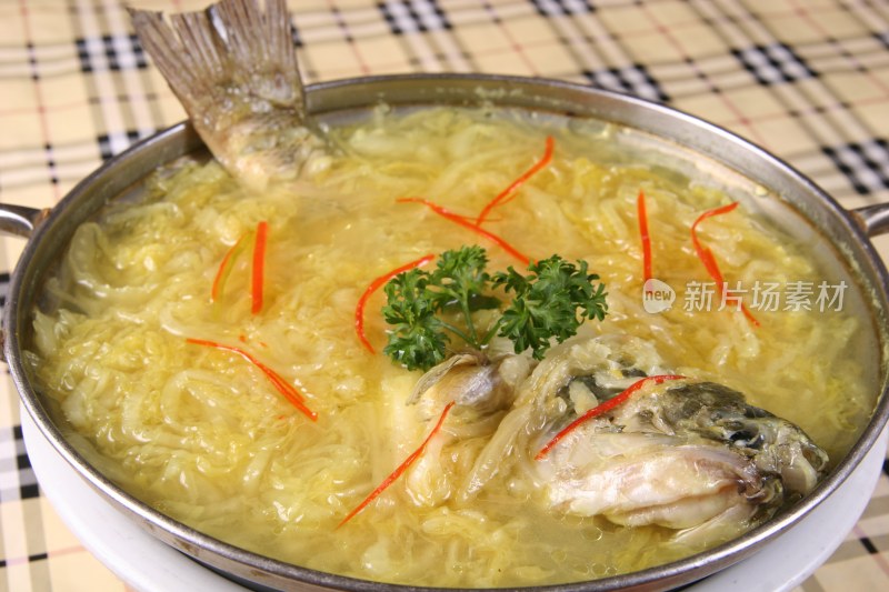 鲈鱼炖酸菜