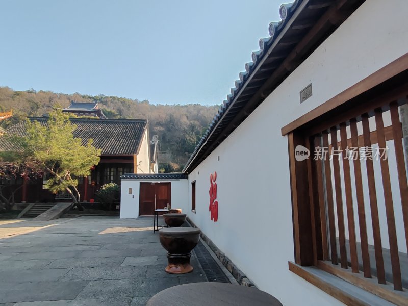 白墙灰瓦庭院建筑尽显古典中式风格