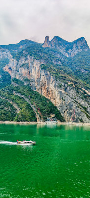 长江三峡游船 神女峰 巫峡 三峡游轮